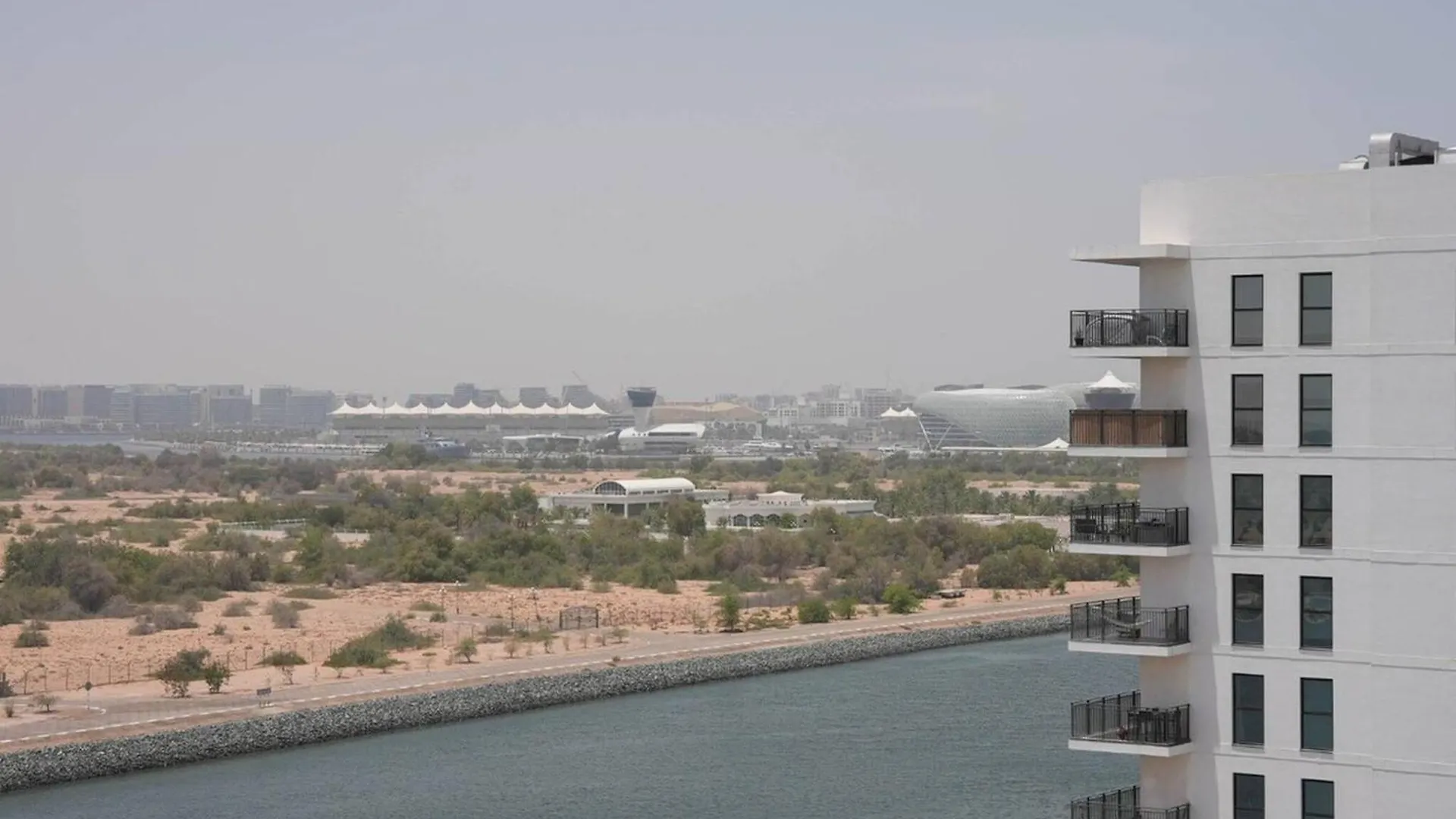 Bloomfields Stu Canal View Waters Edge Yas Island アブダビ 0*,